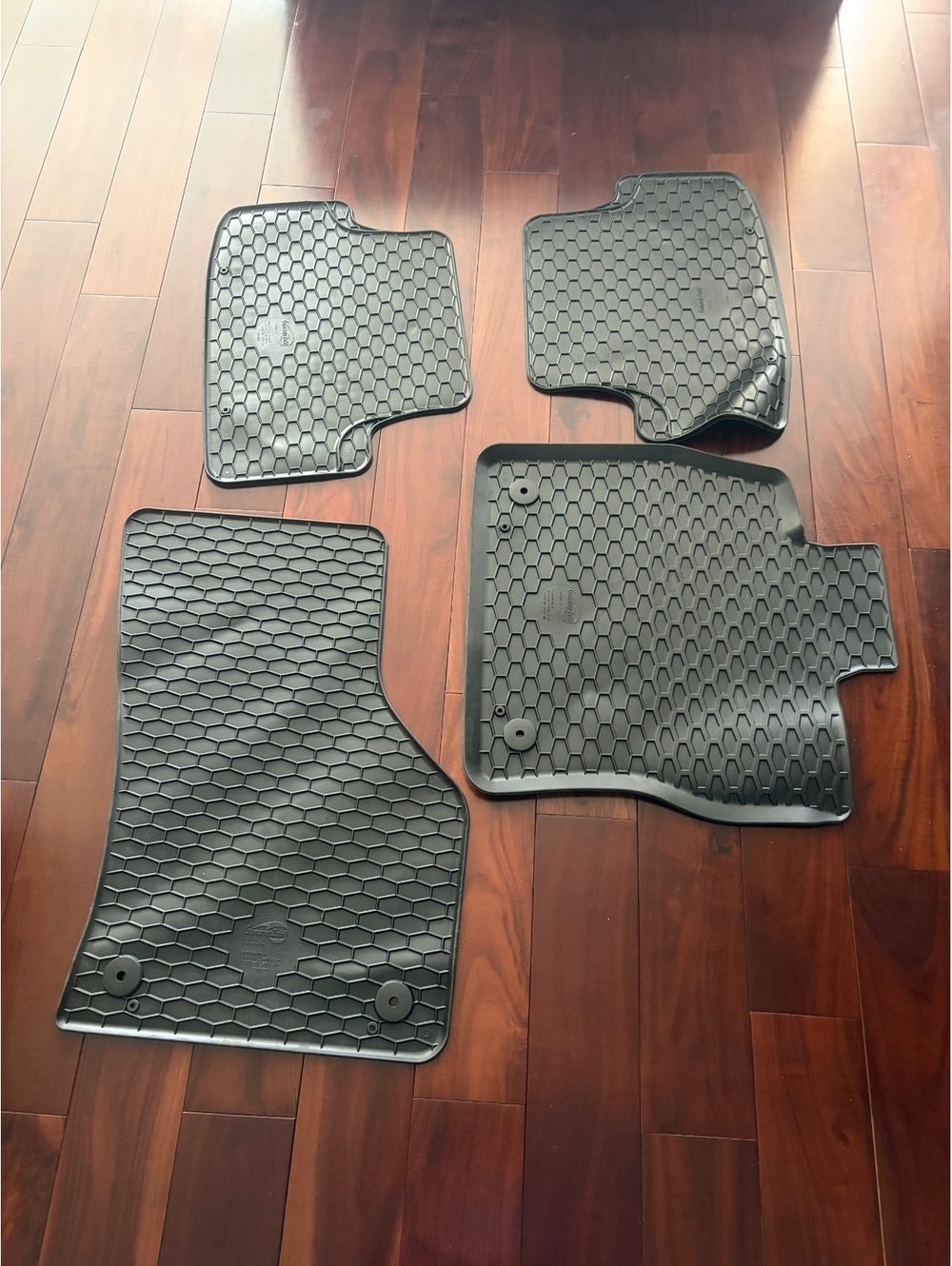 Gumárový Zubři Custom Fit Rubber Floor Mats for Volkswagen